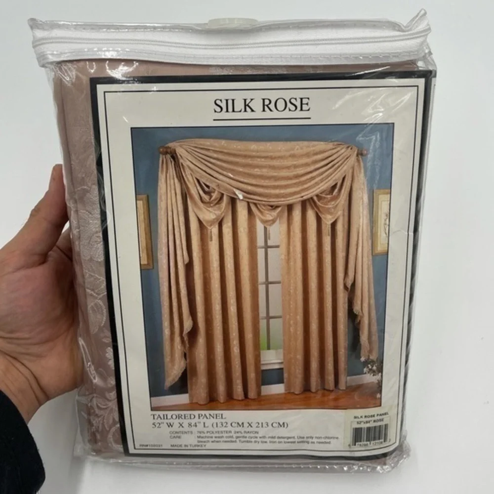 NWT- SILK ROSE Tailored Panel